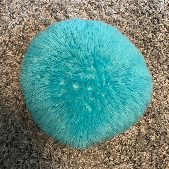 Pillow - Picture 2 of 3